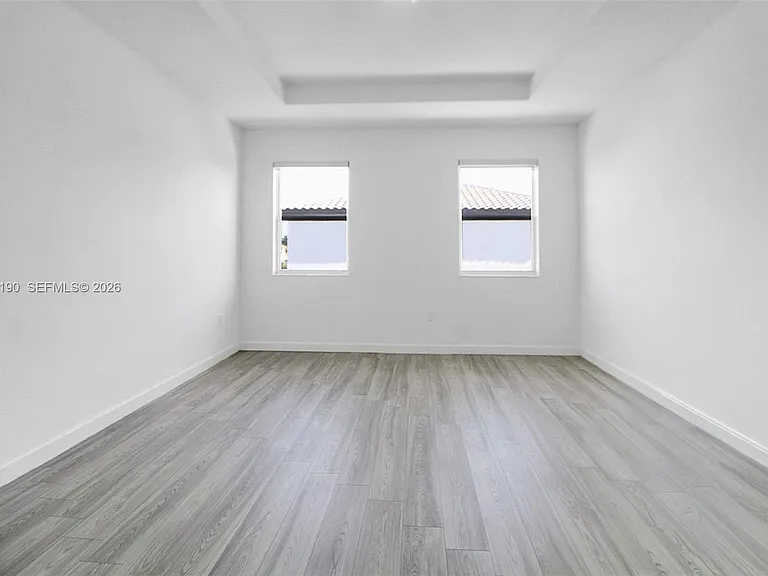 879 SE 26th Ter — Photo 25