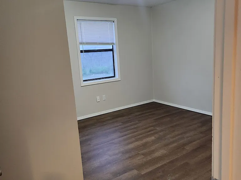 100 Walnut Grove Rd — Photo 3