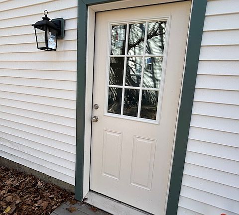 Private side entrance to apartment and garage