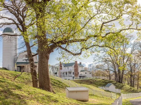 2148 Mountain View Rd, Vinton, VA 24179