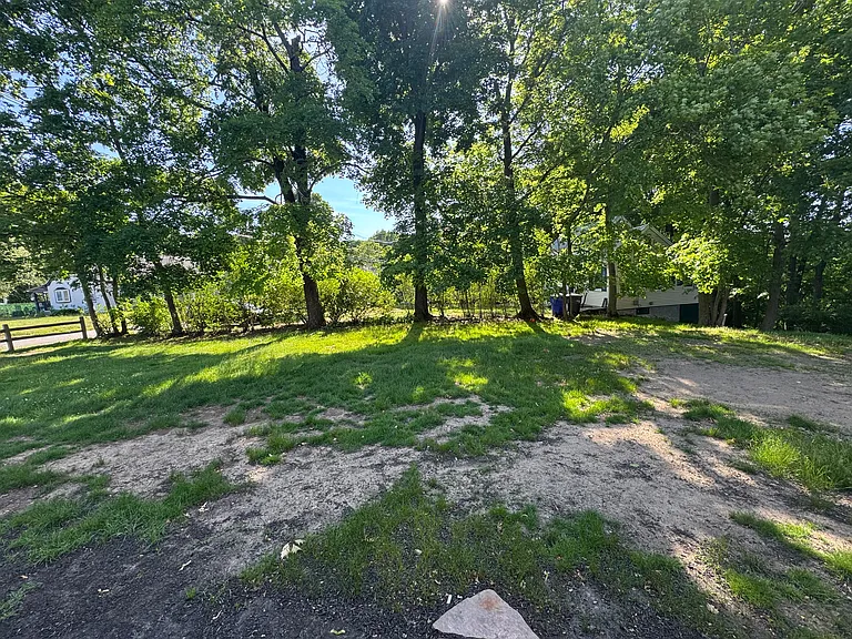 87 Maple Ave — Photo 3