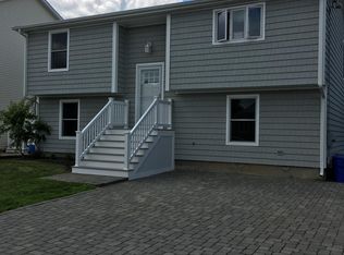 19 Oak Ave, Narragansett, RI 02882