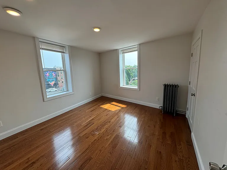 212 Maverick St #6L — Photo 4