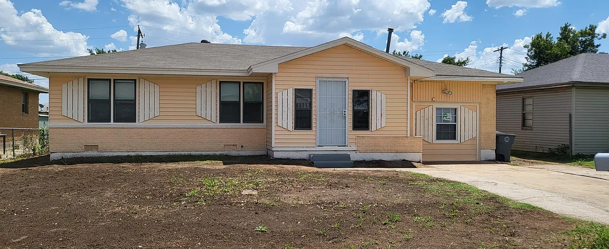 Building Photo - 2134 NW Ozmun Ave