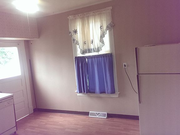 3rd image of 706 Prytania Ave