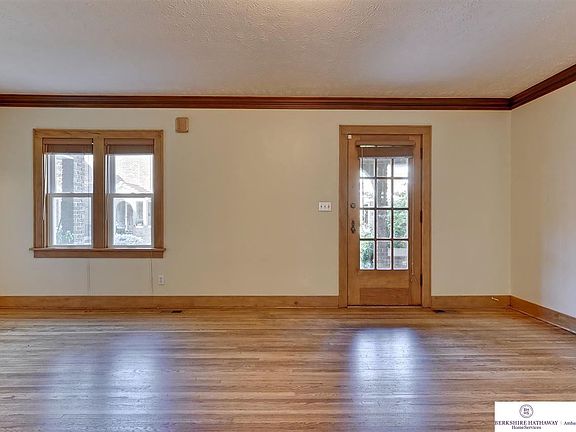5th image of 5017 Underwood Ave