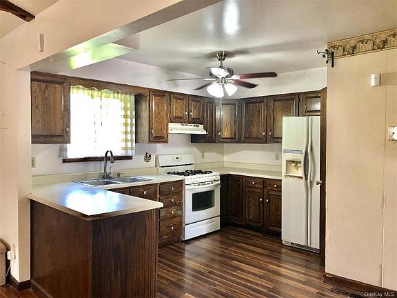 4th image of 160 N Drury Ln