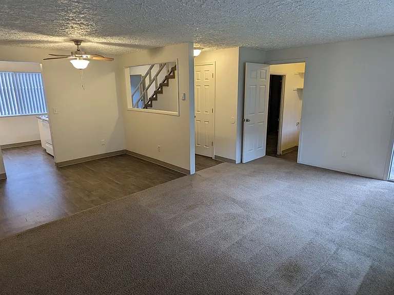 Royal Crest Townhomes — Photo 100