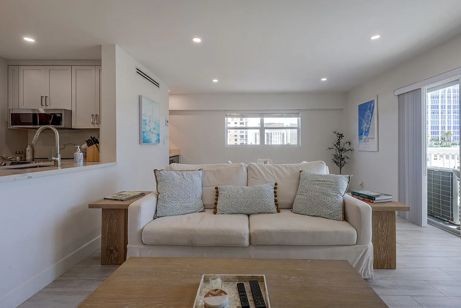 1 bed, 1.0 bath, 742 sqft, $2,806 — Photo 4