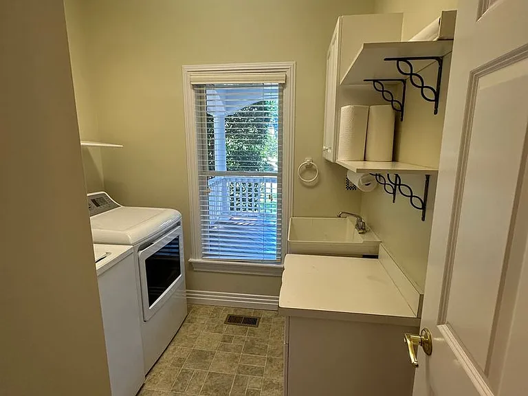 3040 Creek Rd — Photo 6