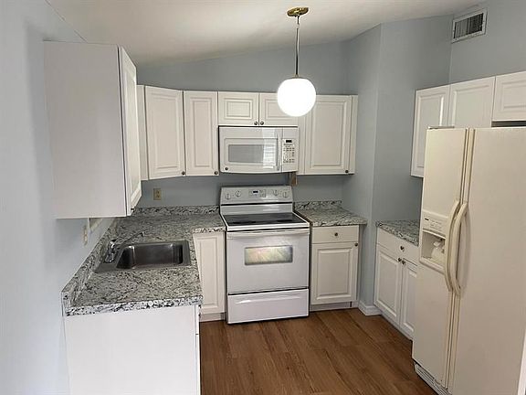 2nd image of 157 SE Placita Ct