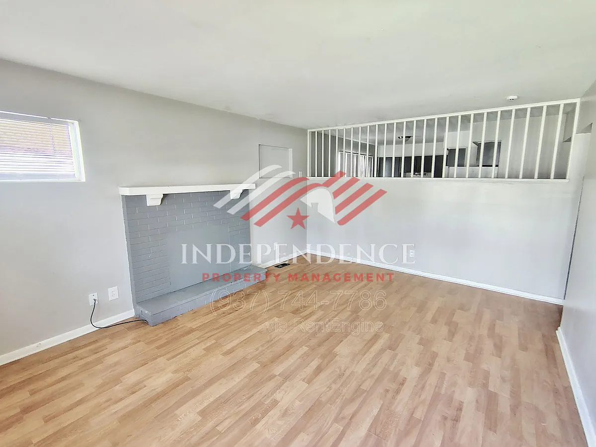 Building Photo - 2210 Woodlawn Ave