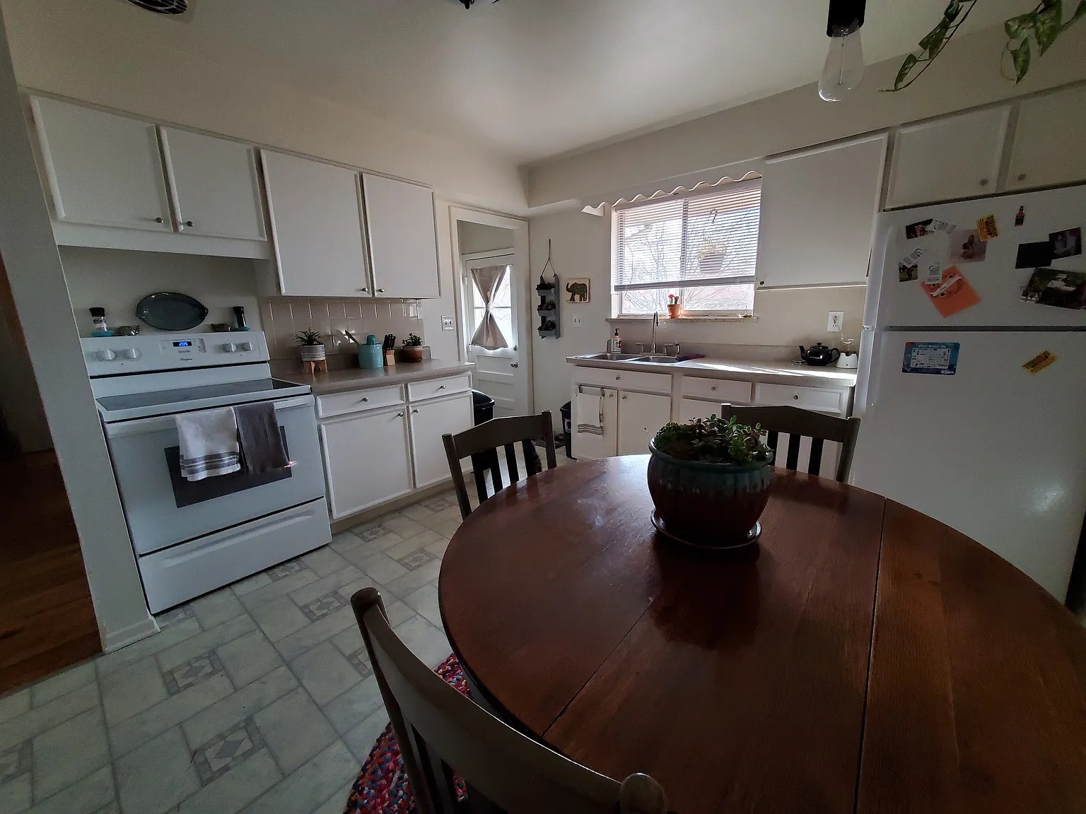 2 bed, 1400 sqft, $1,550 — Photo 2