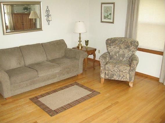 3rd image of 812 Park Ave