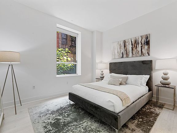 4th image of 416 W 52nd St #Townhouse 227