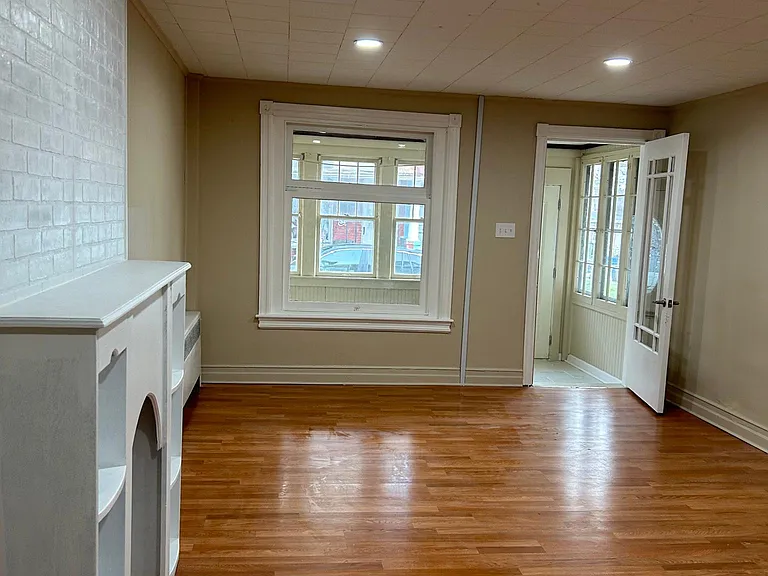 417.5 E Court St — Photo 12