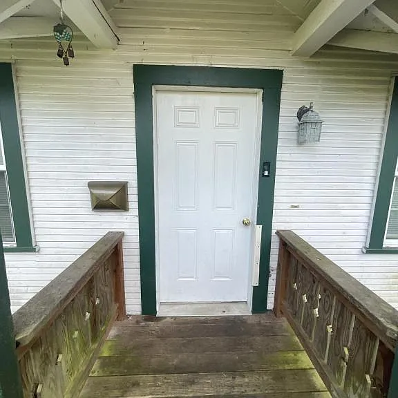 983 Oregon Ave — Photo 1