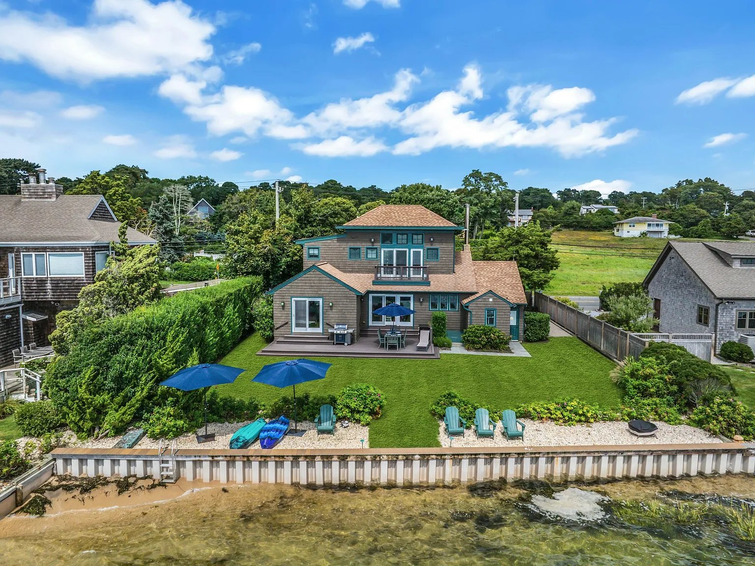 Hampton's Waterfront Lifestyle! — Photo 2