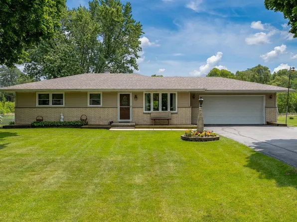 1607 Gladys Dr, Machesney Park, IL 61115
