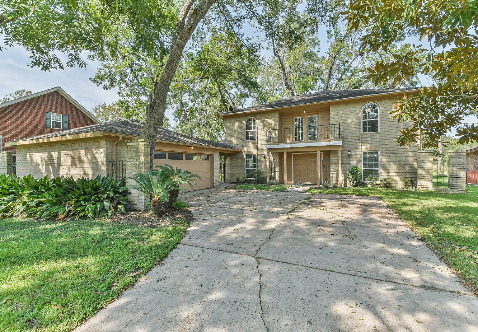 4 bed, 2.5 bath, 2356 sqft, $2,300 — Photo 1