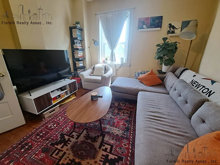 Charter St — Photo 2