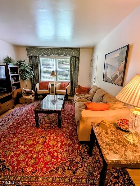 2 bed, 1.0 bath, $3,100 — Photo 2