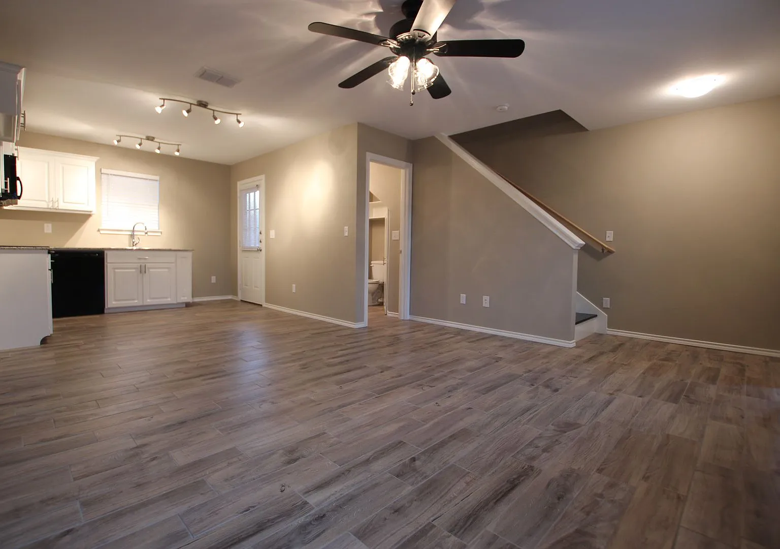 Brad Circle 1214 — Photo 4