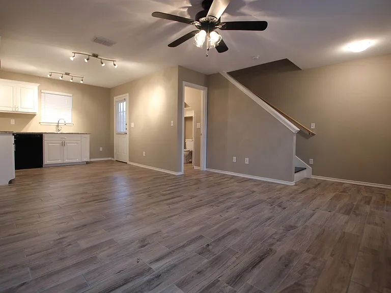 Brad Circle 1210 — Photo 4