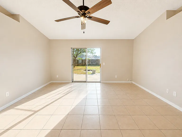 2722 Shalimar Dr — Photo 23