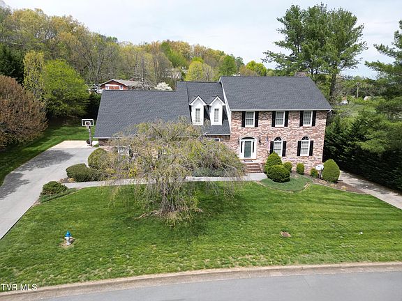 2nd image of 3302 Green Meadows Dr