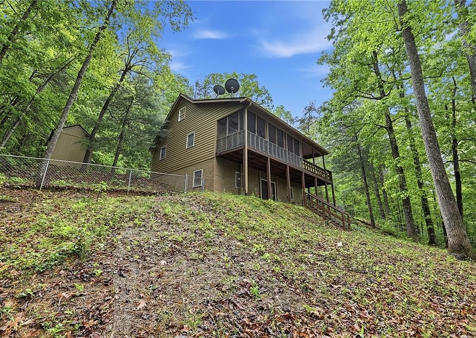 1st image of 15 Mississippi Ln