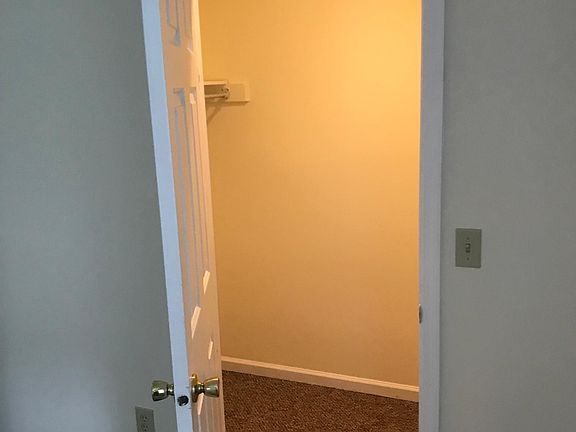 3rd image of 15 Woodridge Cir