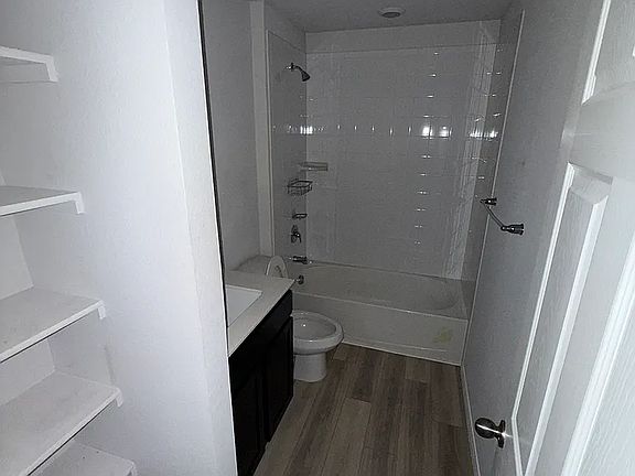 4th image of 1610 Piedmont St