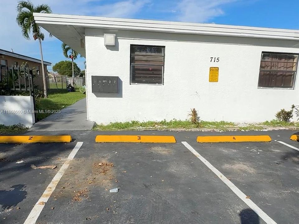 Building Photo 3