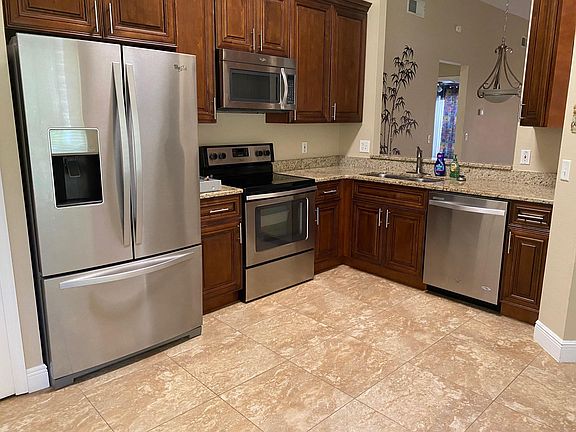 2nd image of 7804 Laurel Oak Ln