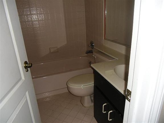 5th image of 2309 S Daytona Ave
