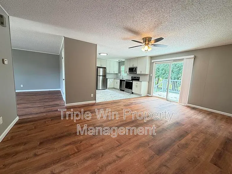 753 Watersedge Dr — Photo 7
