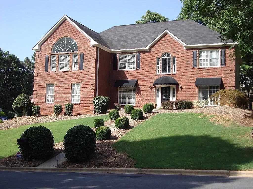 5 bed, 2.5 bath, 3800 sqft, $3,000 — Photo 1