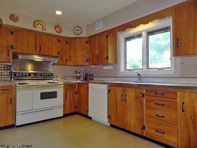 5th image of 303 Sylvan Pl