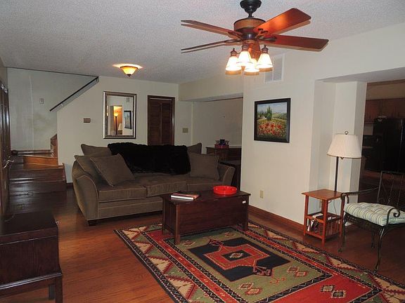 2nd image of 110 W Daylight Dr