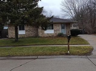 23729 Cedar Ridge Dr, Brownstown, MI 48174