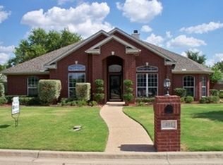 401 Oakberry Dr, Hewitt, TX 76643