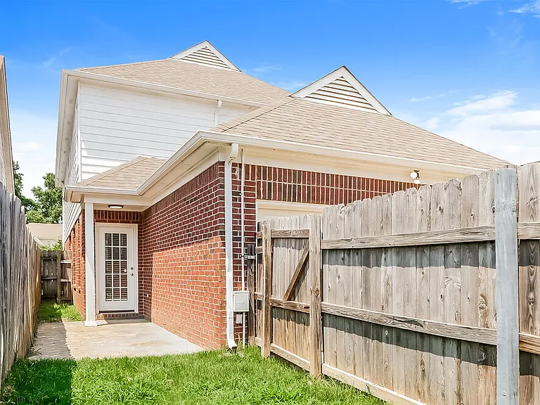 8565 Griffin Park Dr — Photo 15