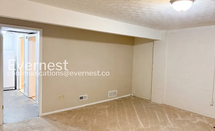 1268 Michigan Ave — Photo 40