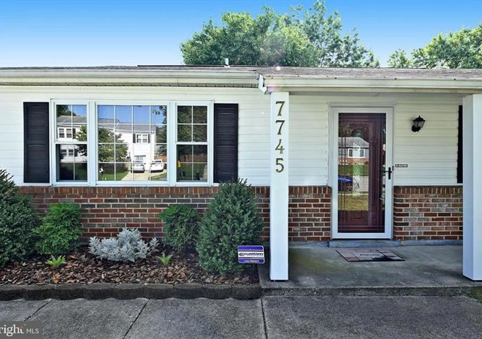 Updated 3 Bed Rancher with Fenced Yard in Pasadena — Photo 4