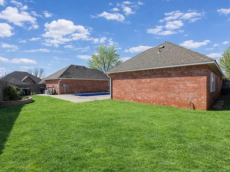 12700 Sutton Hill Rd — Photo 43