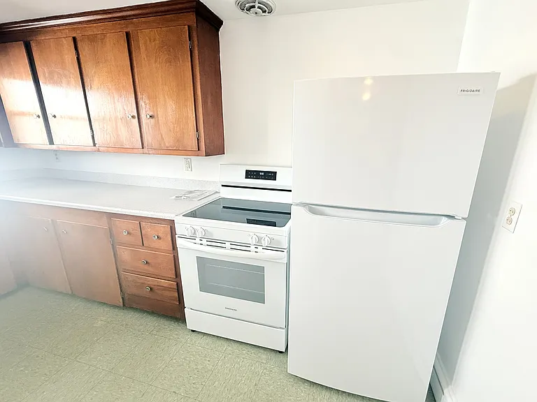 25 1/2 Thurston Ave #B — Photo 19