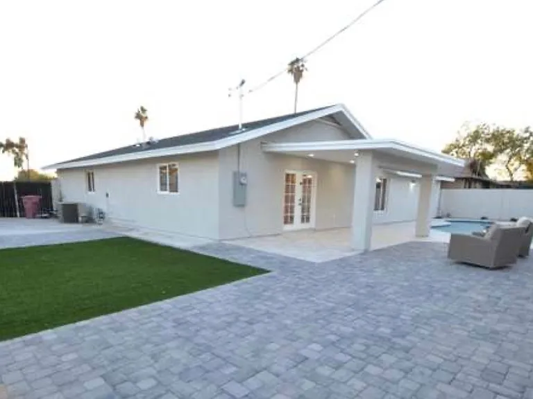 8650 E Virginia Ave — Photo 2