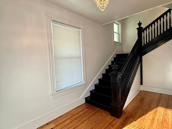 3rd image of 152 New Haven St