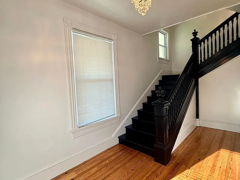 152 New Haven St